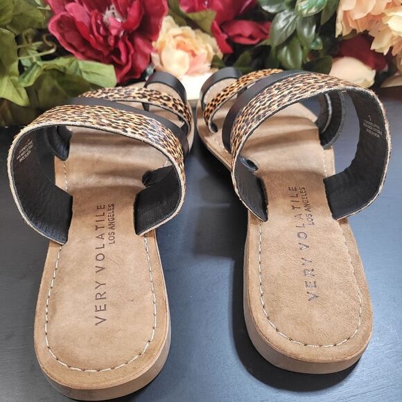 NIB Very Volatile Moshi Sandal - Picture 8 of 8